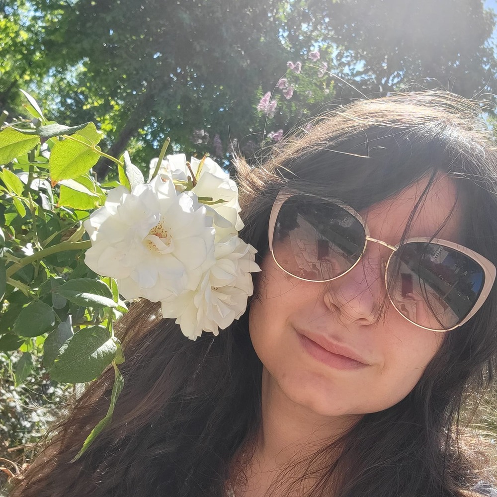 Meet your Posher, Leonora